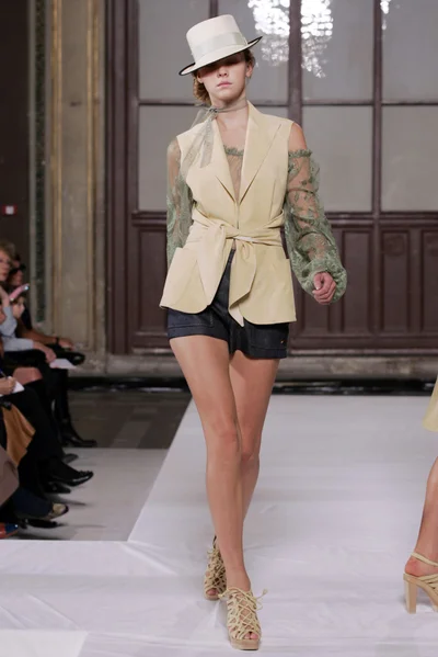 Look 14